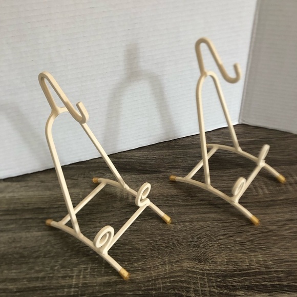 Off White Teacup and Saucer Display Holders - Picture 5 of 8